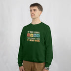 Hombre con una sudadera verde con el gráfico de la tabla periódica Mis elementos tóxicos, para celiacos
